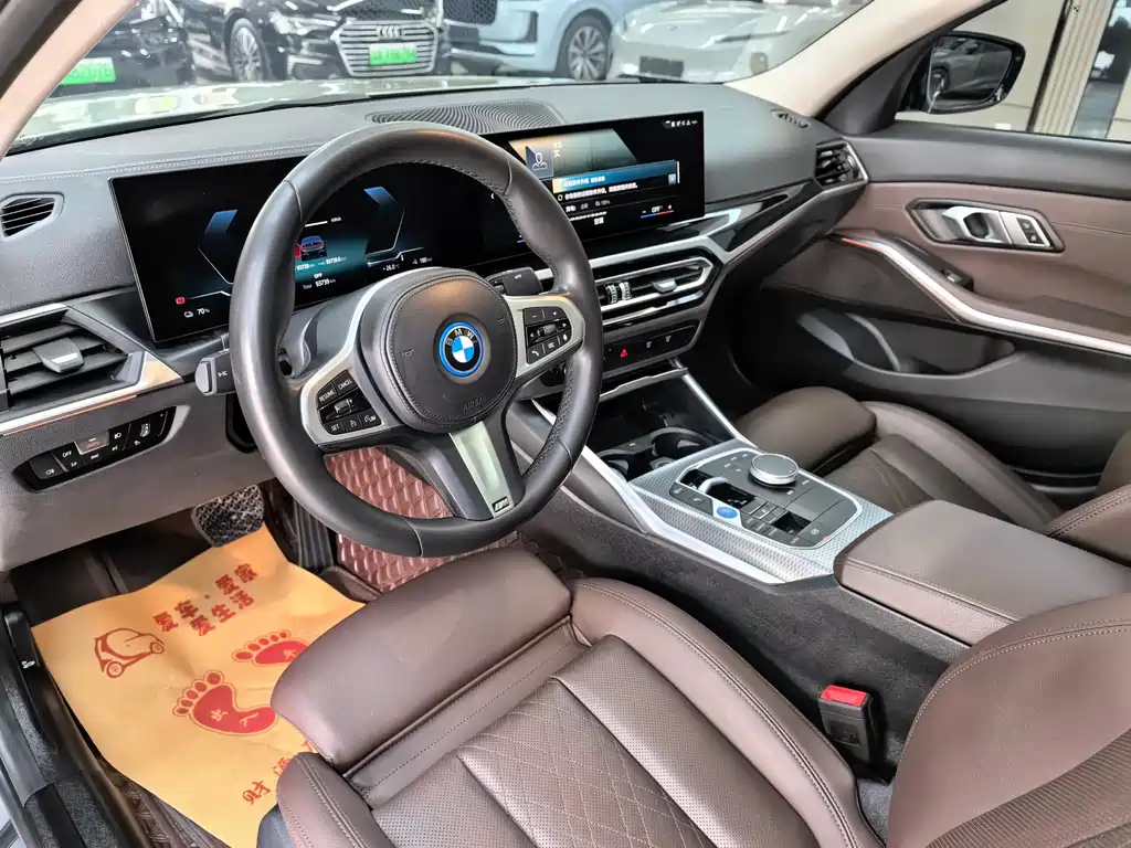 BMW i3 2022 eDrive 35 L
