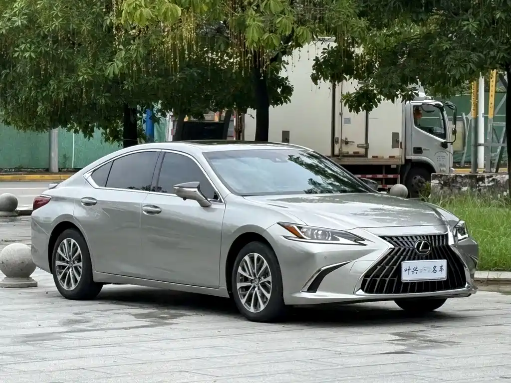 Lexus ES 2022 300h