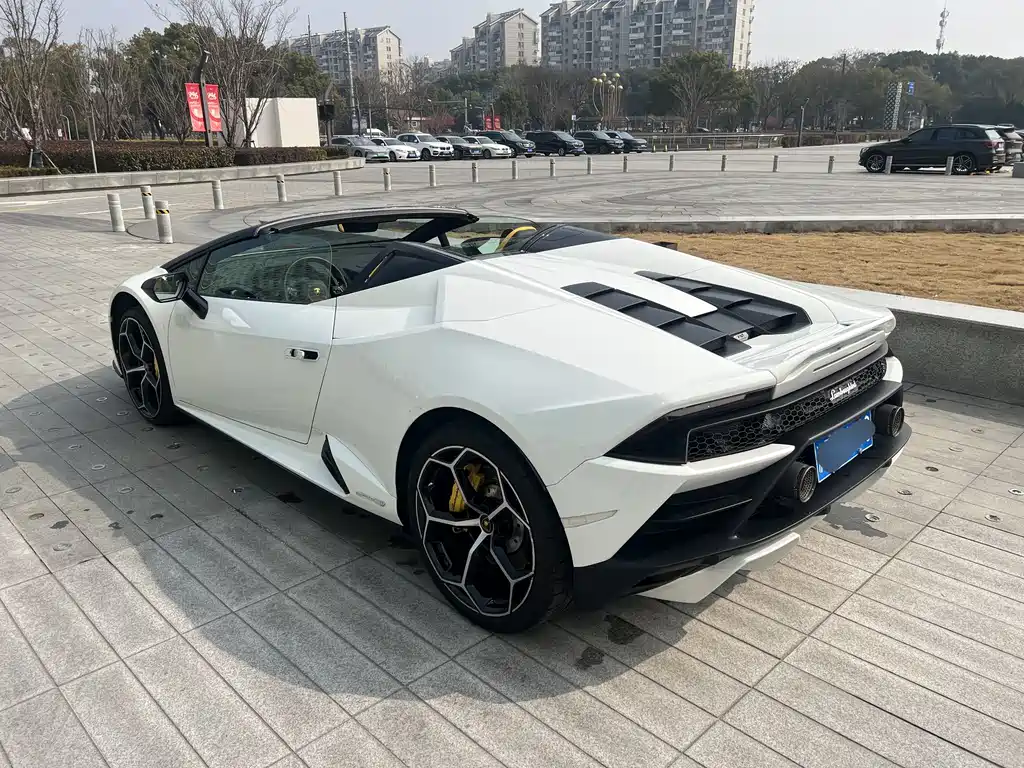 LAMBORGHINI HURACÁN