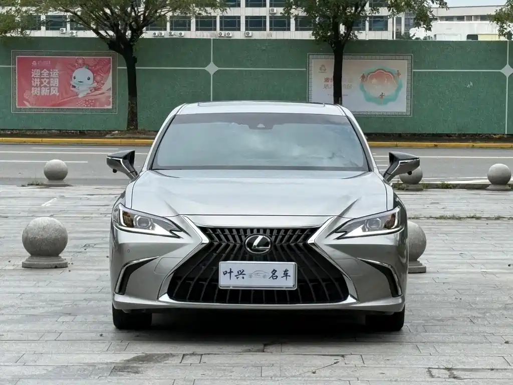 Lexus ES 2022 300h