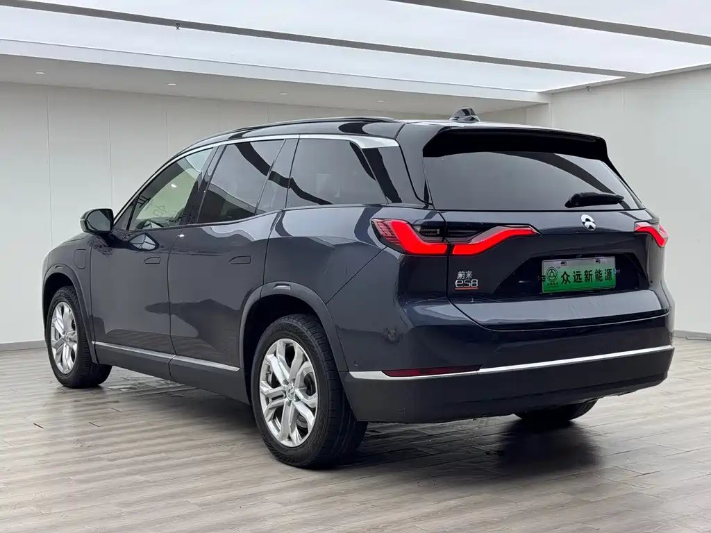 NIO ES8 2020 580KM мест