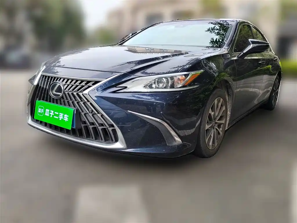 Lexus ES 2022