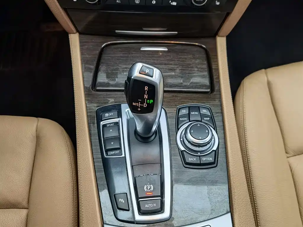BMW 7 Series — миниатюра 13