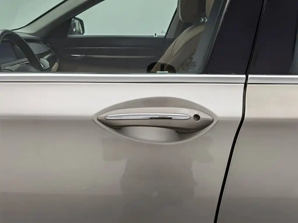 BMW 7 Series — миниатюра 18