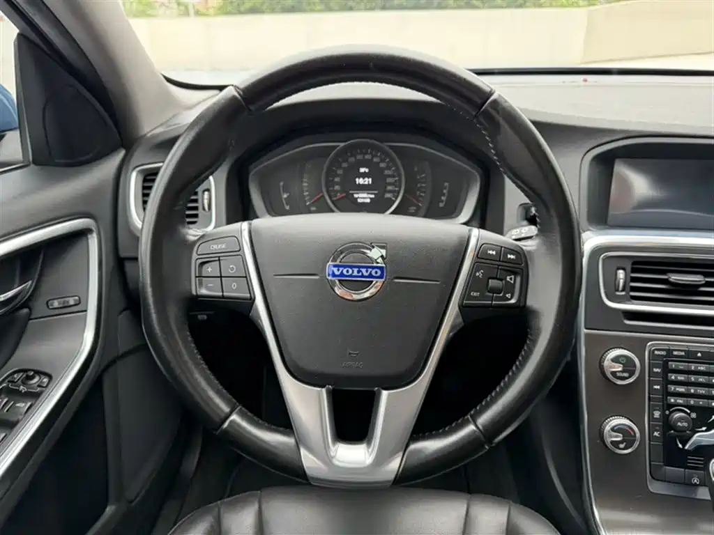Volvo V60 2015 T5