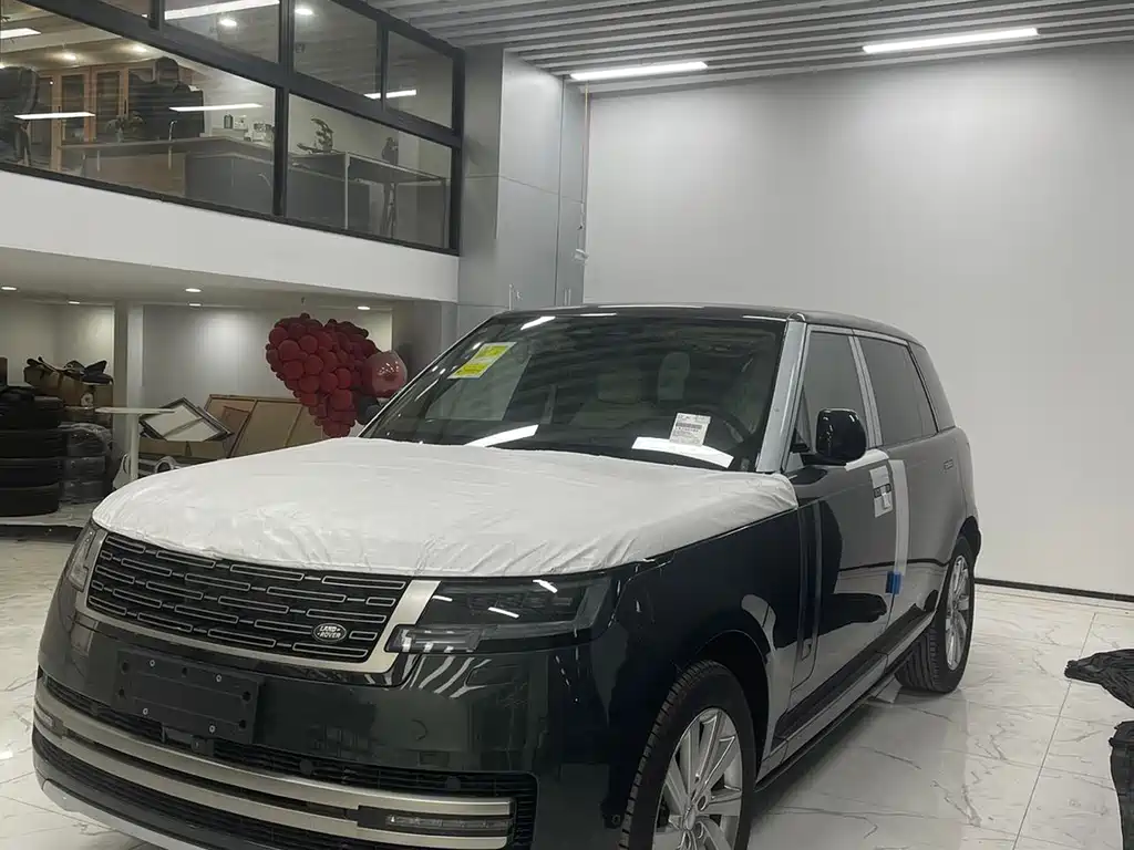 Land Rover Range Rover 2025 3.0 L6 400PS Long Wheelbase мест