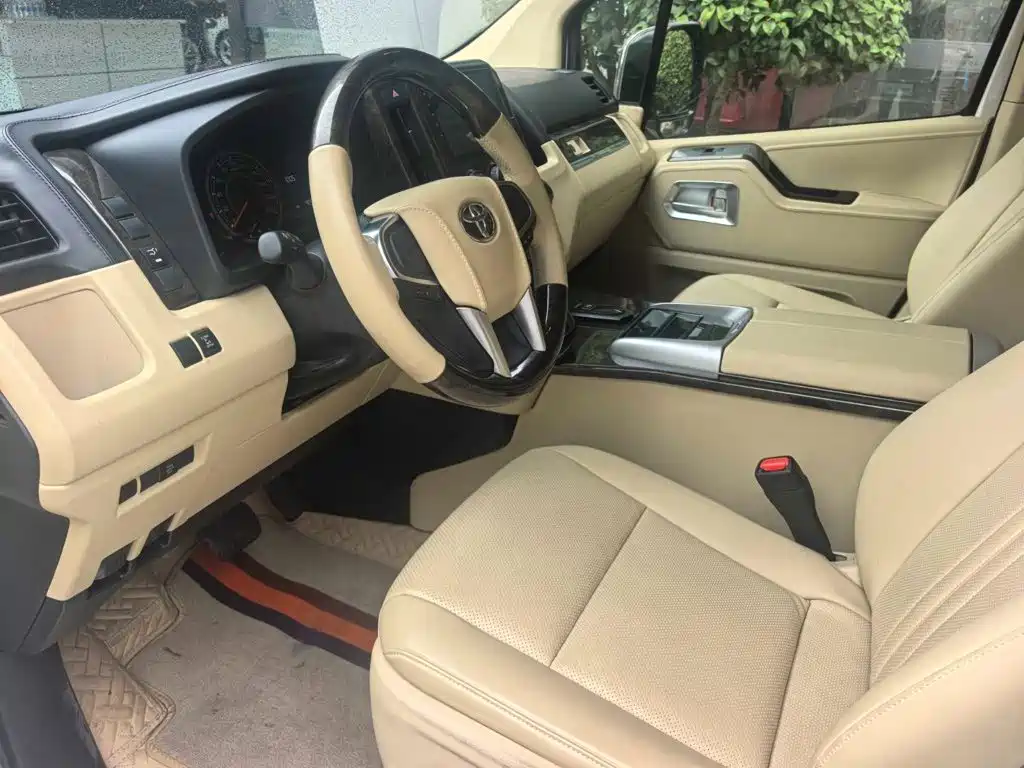 Toyota Hiace — миниатюра 4