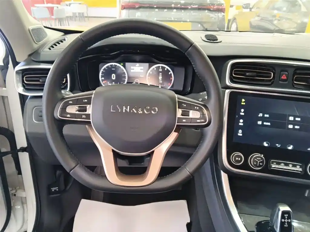 Lynk & Co 01 2017 2.0T Pro