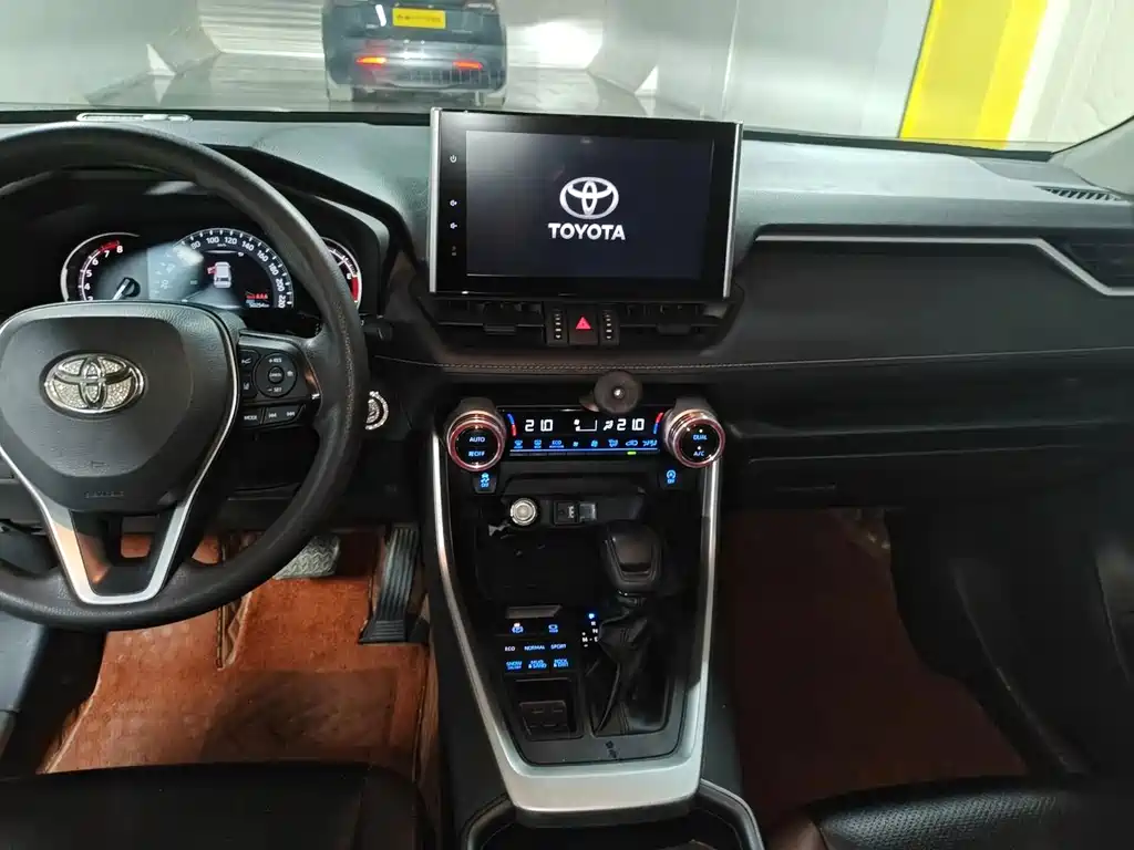 Toyota RAV4 — миниатюра 5