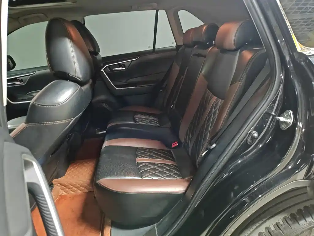 Toyota RAV4 — миниатюра 8