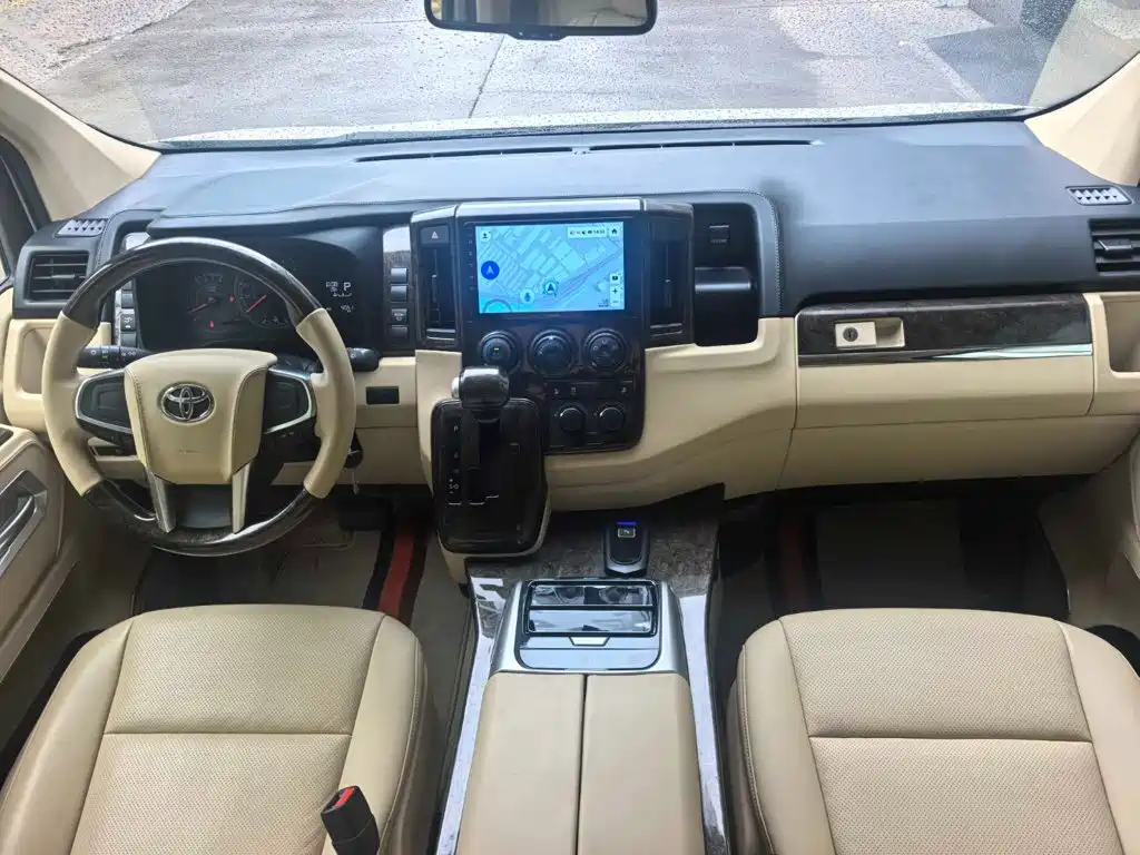 Toyota Hiace — миниатюра 8