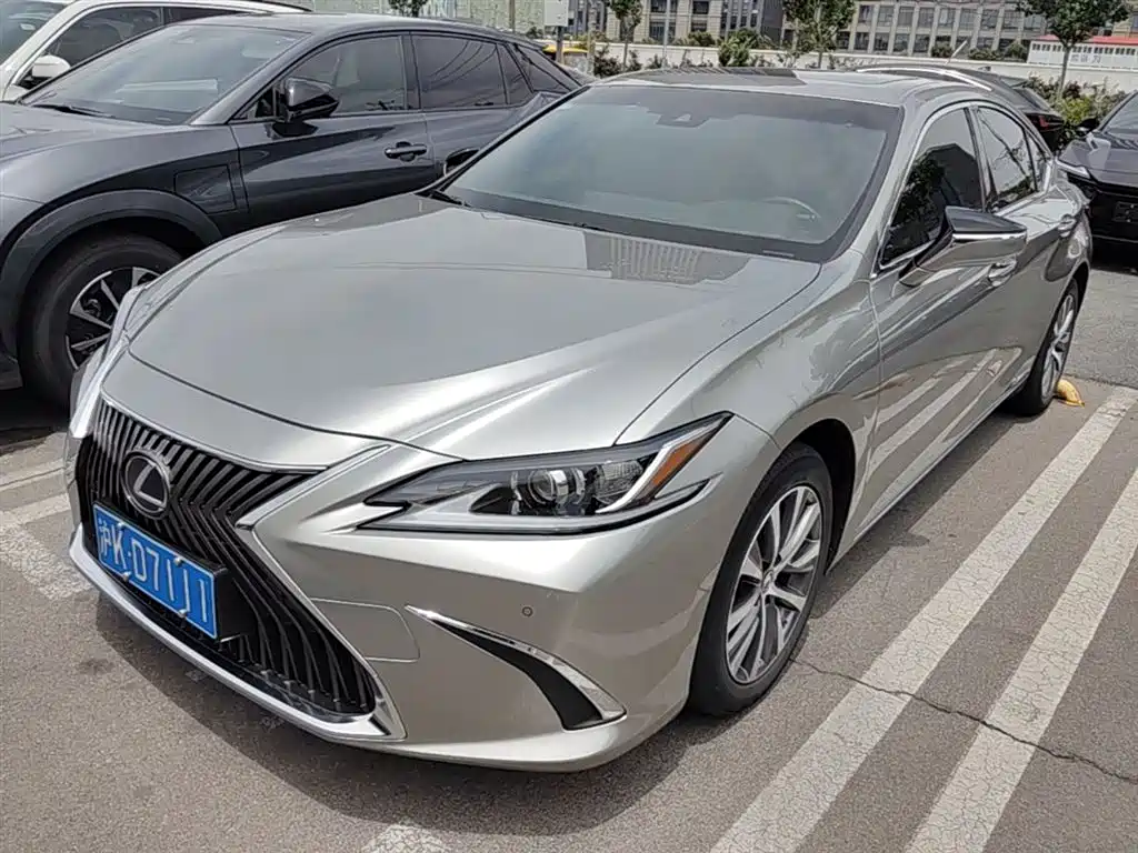 Lexus ES 2019