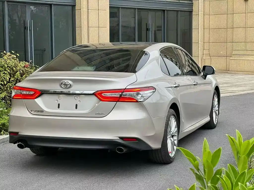 TOYOTA CAMRY