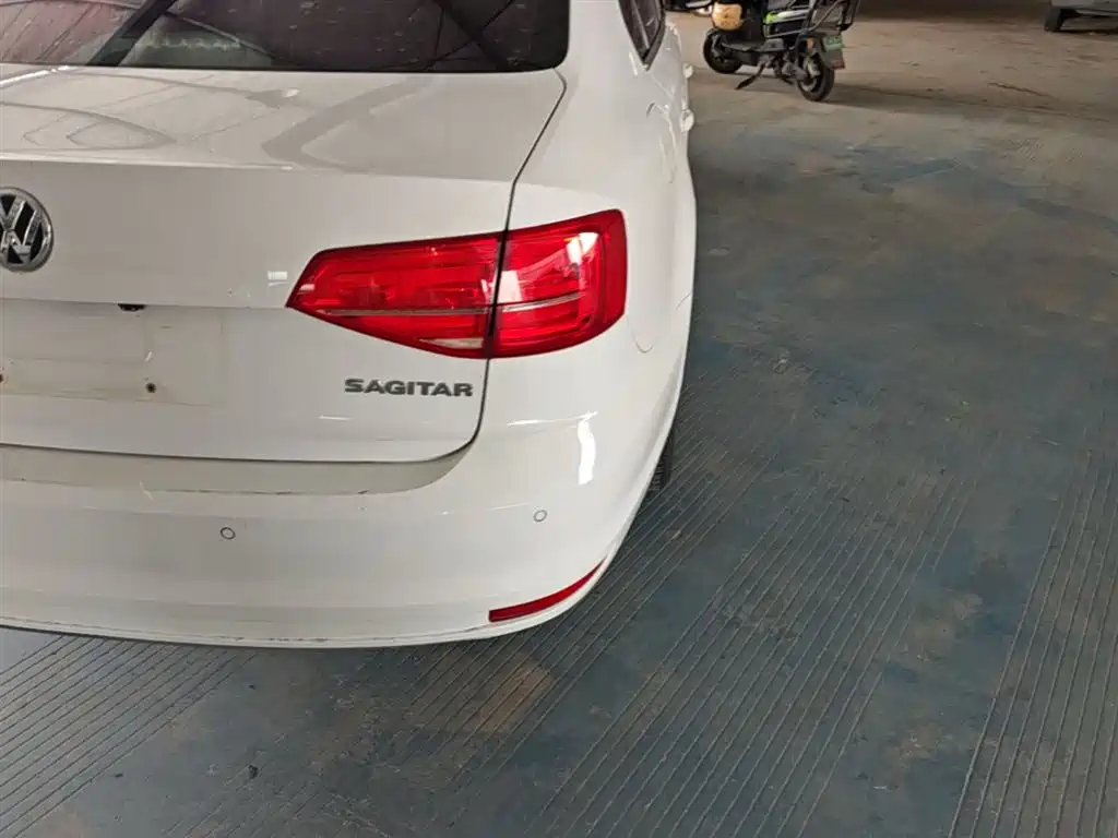 Volkswagen Sagitar 2018 1.6L AT Comfort