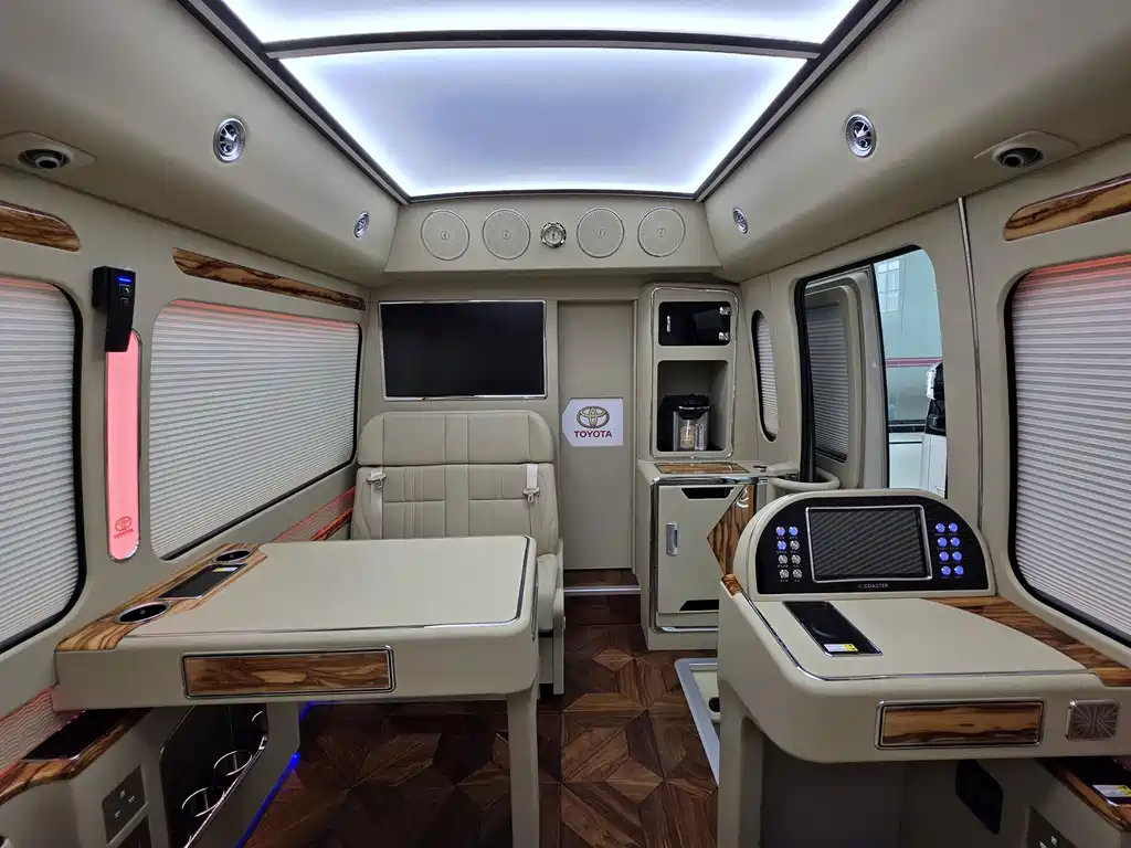 Toyota Coaster — миниатюра 7