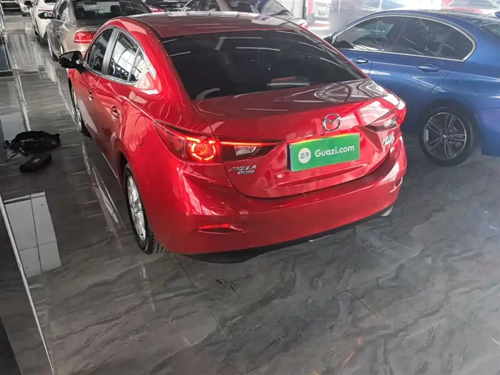 Mazda Mazda3 3 2017 1.5L AT Luxury V