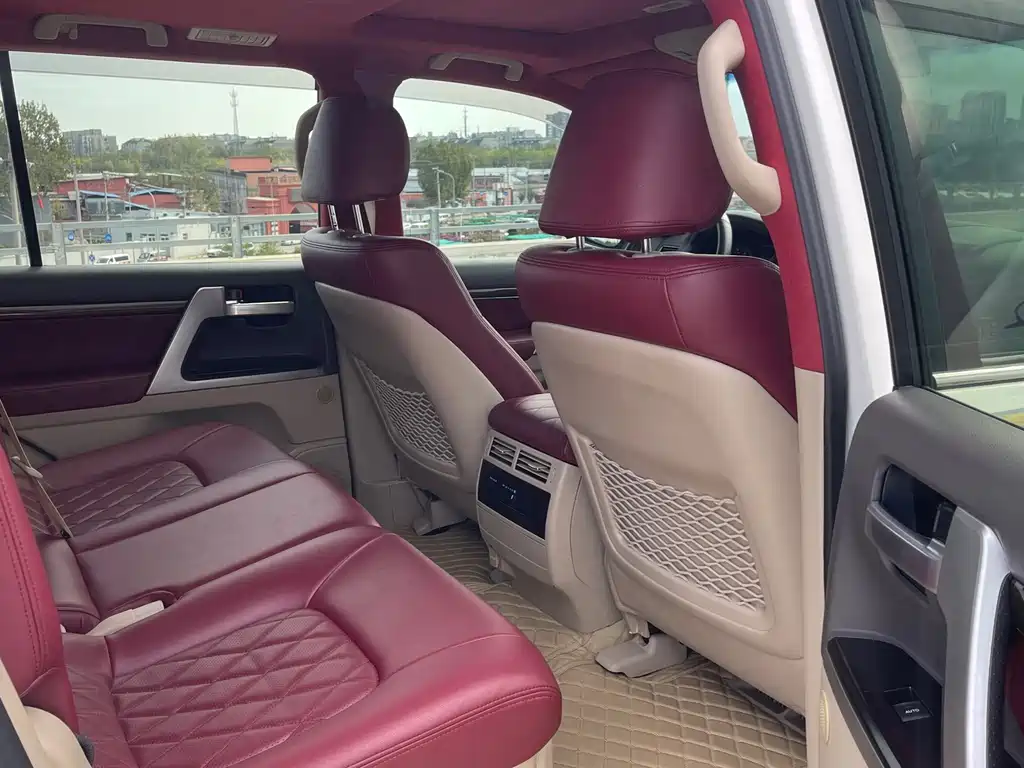 Toyota Land Cruiser 2019 5.7L AT
