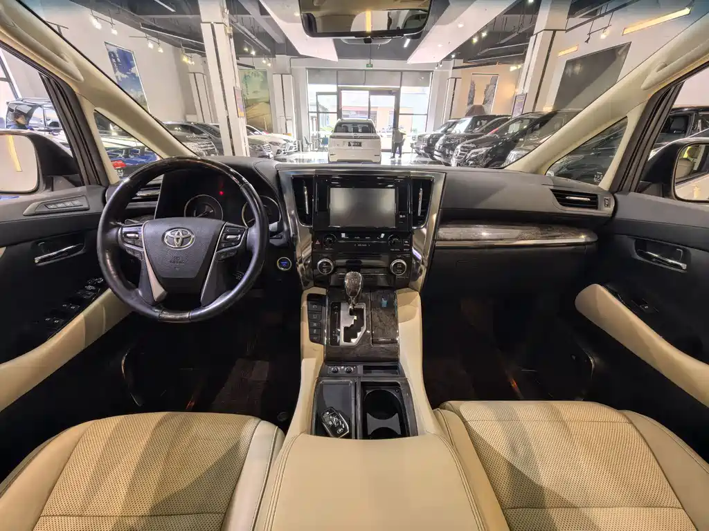 Toyota Vellfire 2019 2.5L HV Luxury