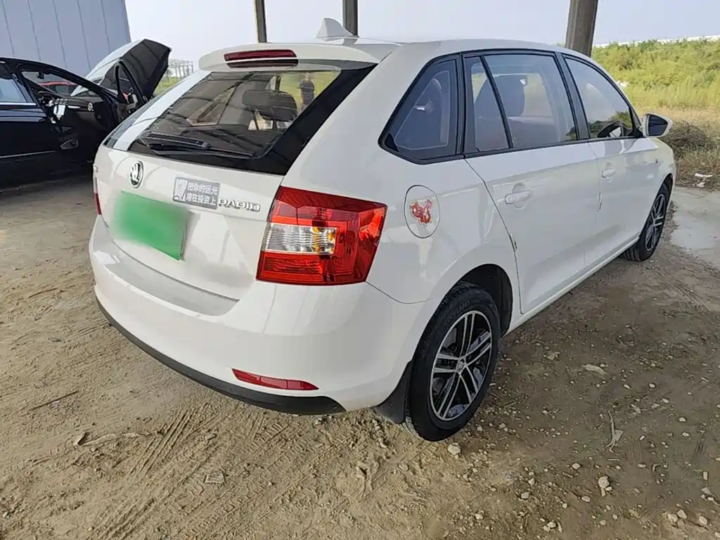Skoda Rapid Spaceback — миниатюра 7