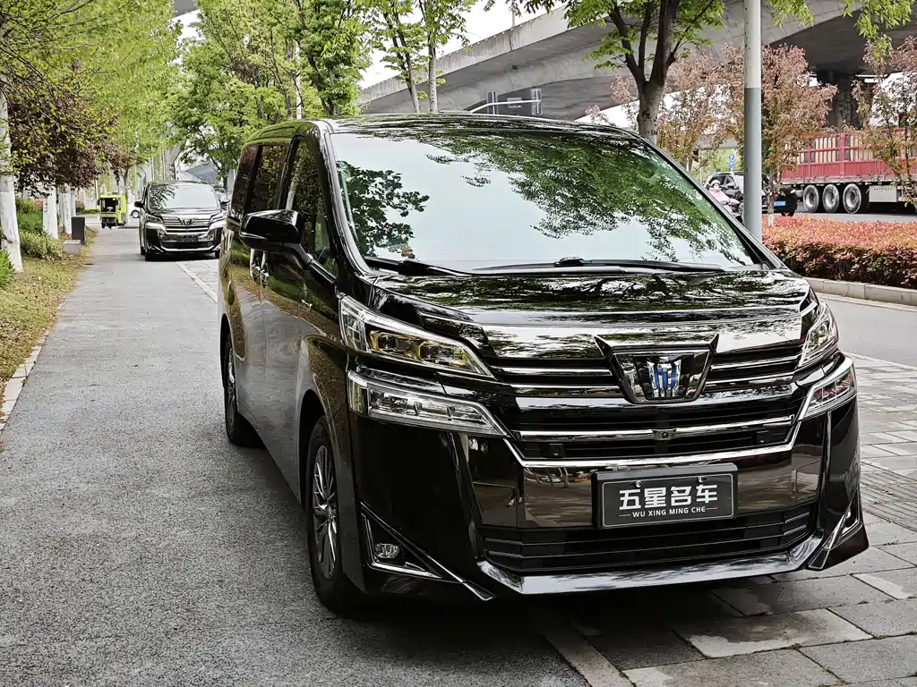 Toyota Vellfire 2023 2.5L HV Luxury