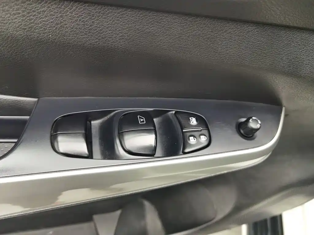 Nissan Terra — миниатюра 9