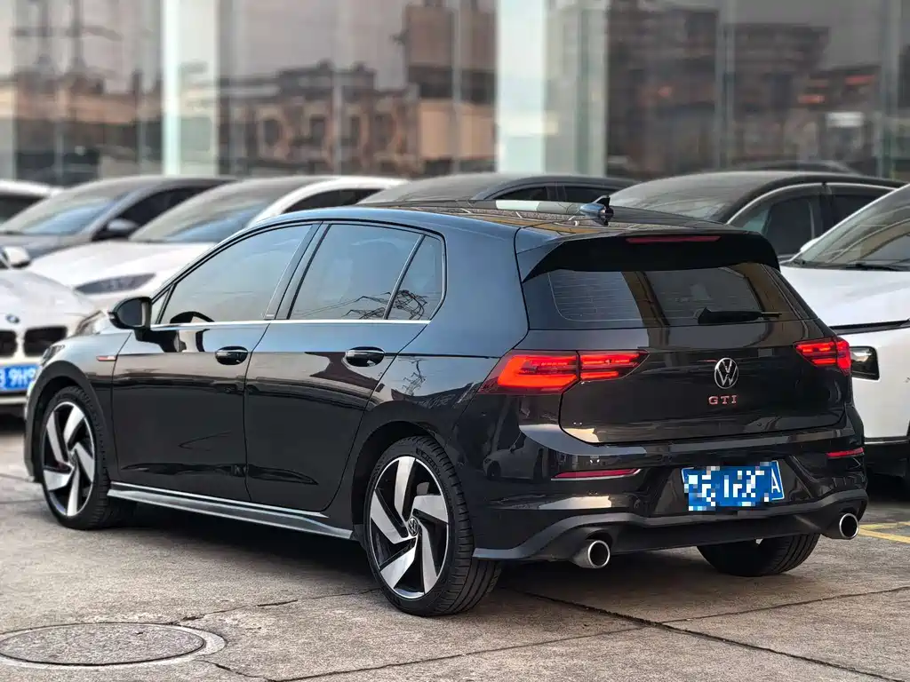 VOLKSWAGEN GOLF GTI