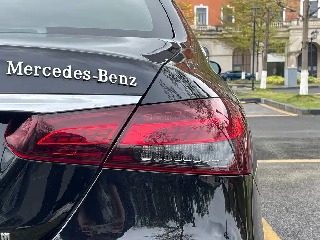 MERCEDES-BENZ E CLASS