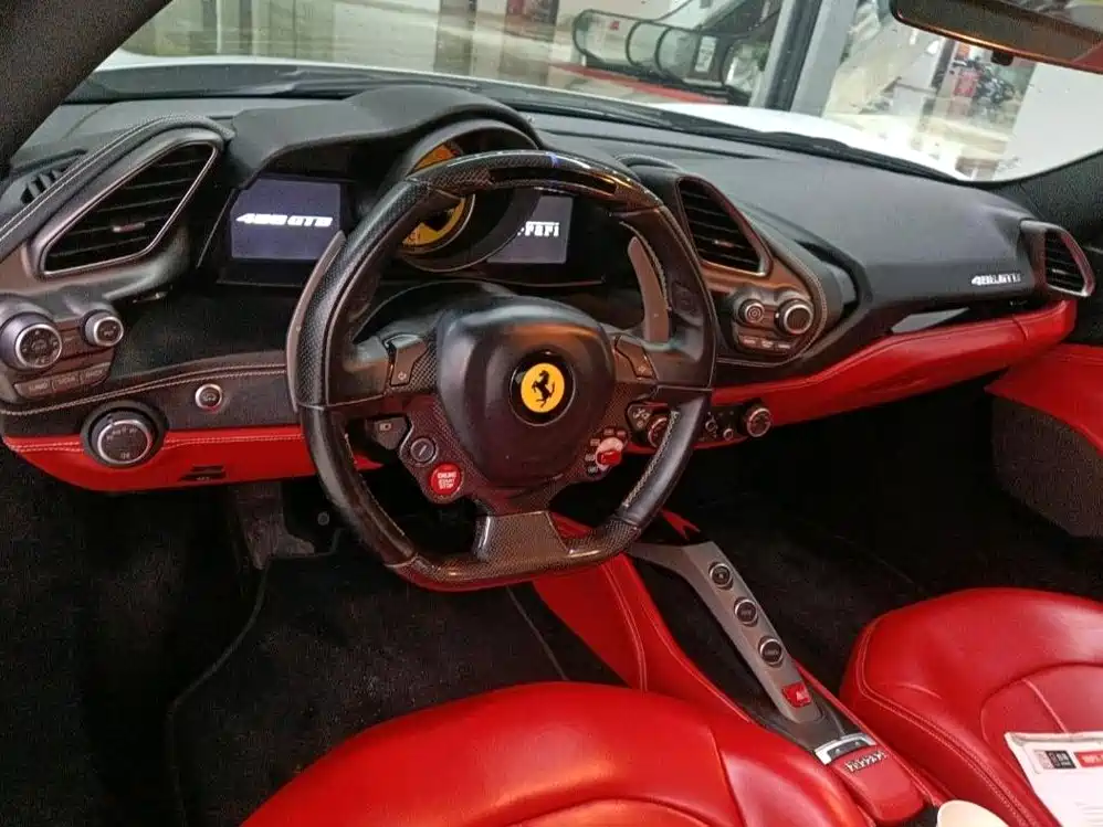 Ferrari 488 — миниатюра 6
