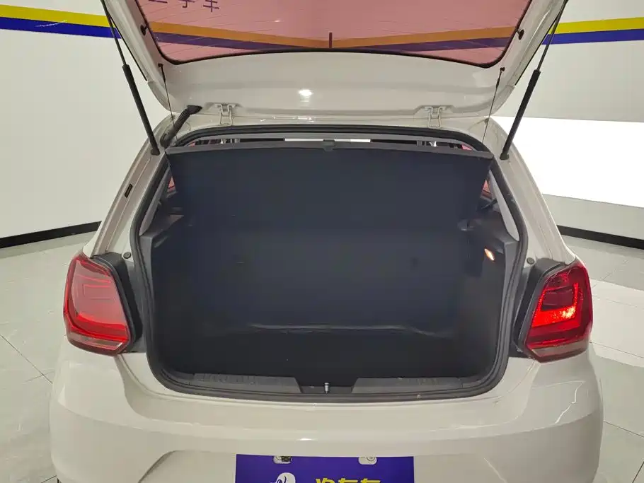 Volkswagen Polo 2016 1.4L AT