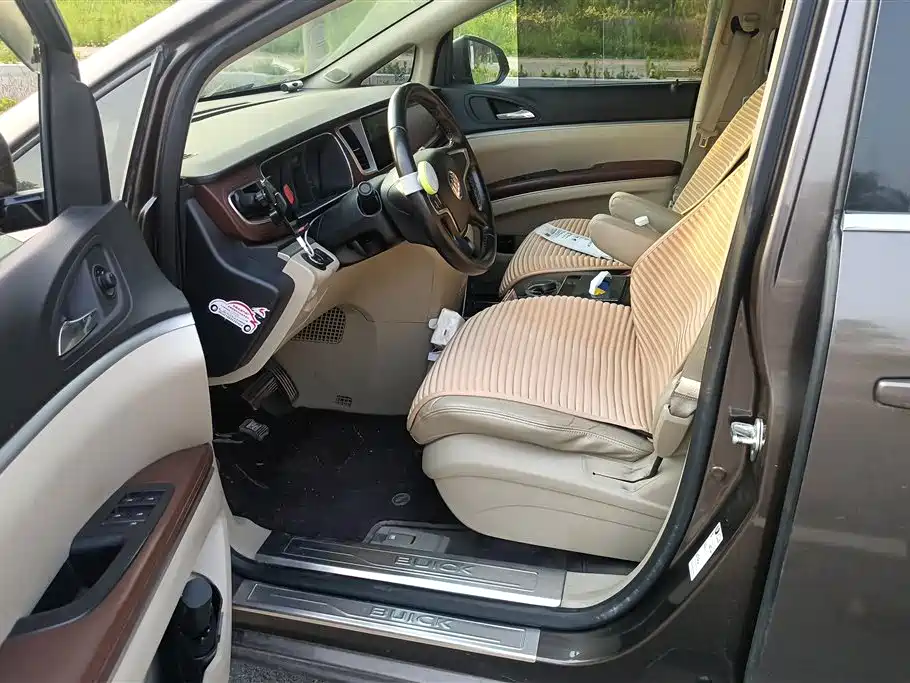 Buick GL8 2015 2.4L Luxury Premium