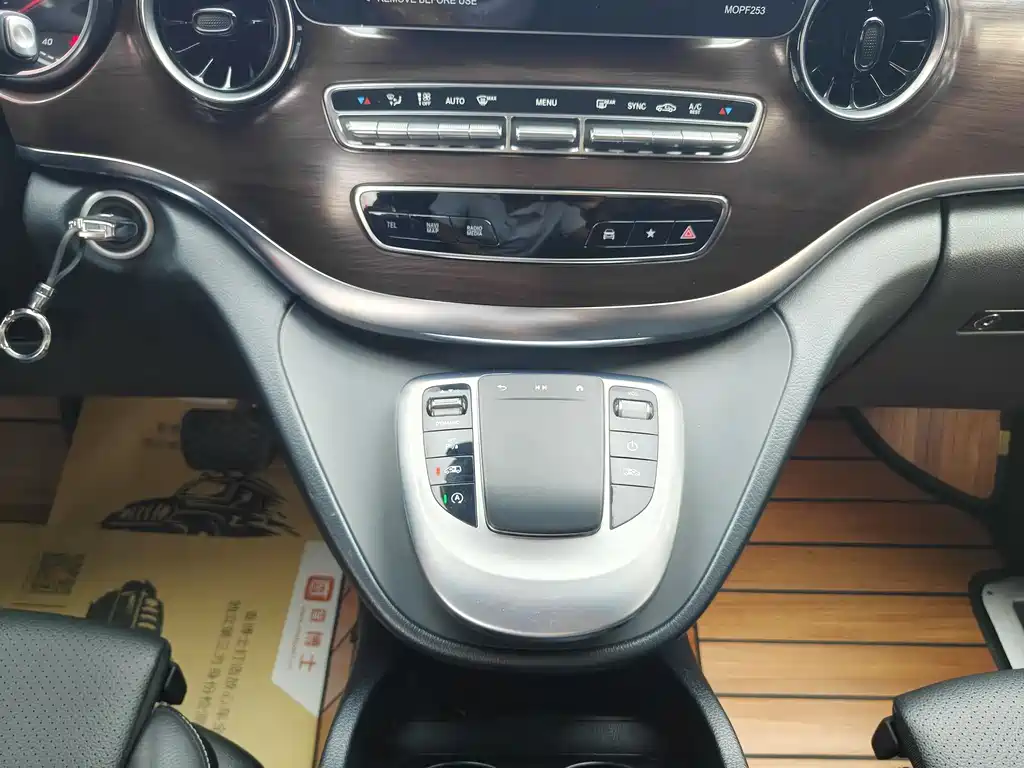 MERCEDES-BENZ V CLASS