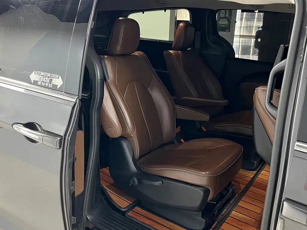 Chrysler Grand Voyager (Import) — миниатюра 20