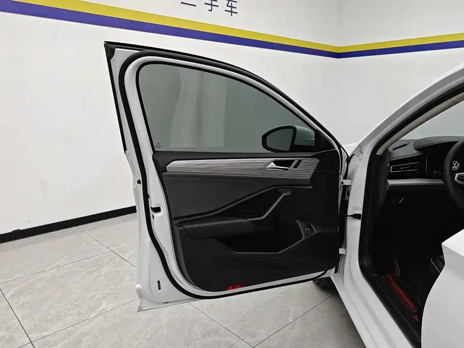 Volkswagen Sagitar 2025 300TSI DSG