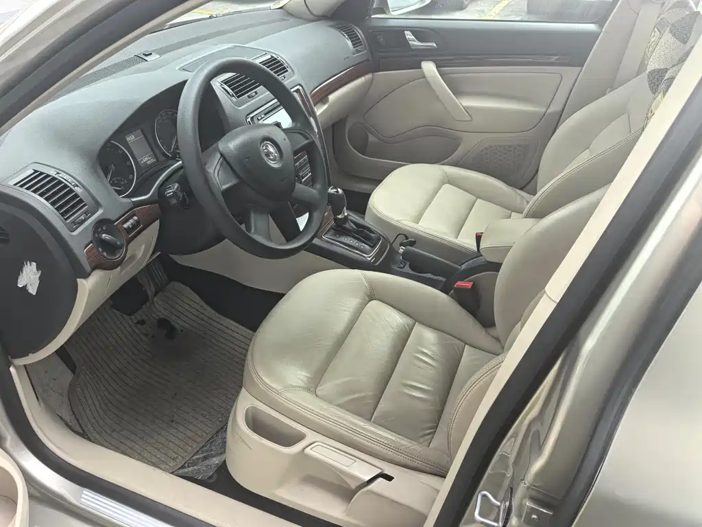 Skoda Octavia 2014 1.6L AT