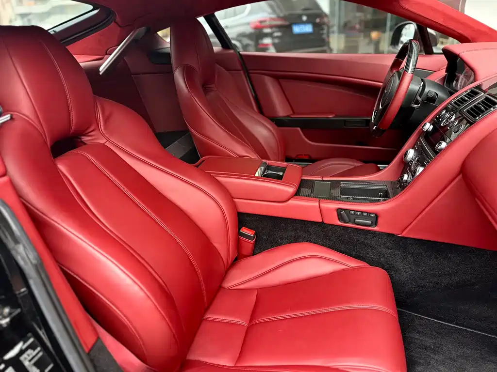 Aston Martin V8 Vantage 2011 4.7L Sportshift Coupe