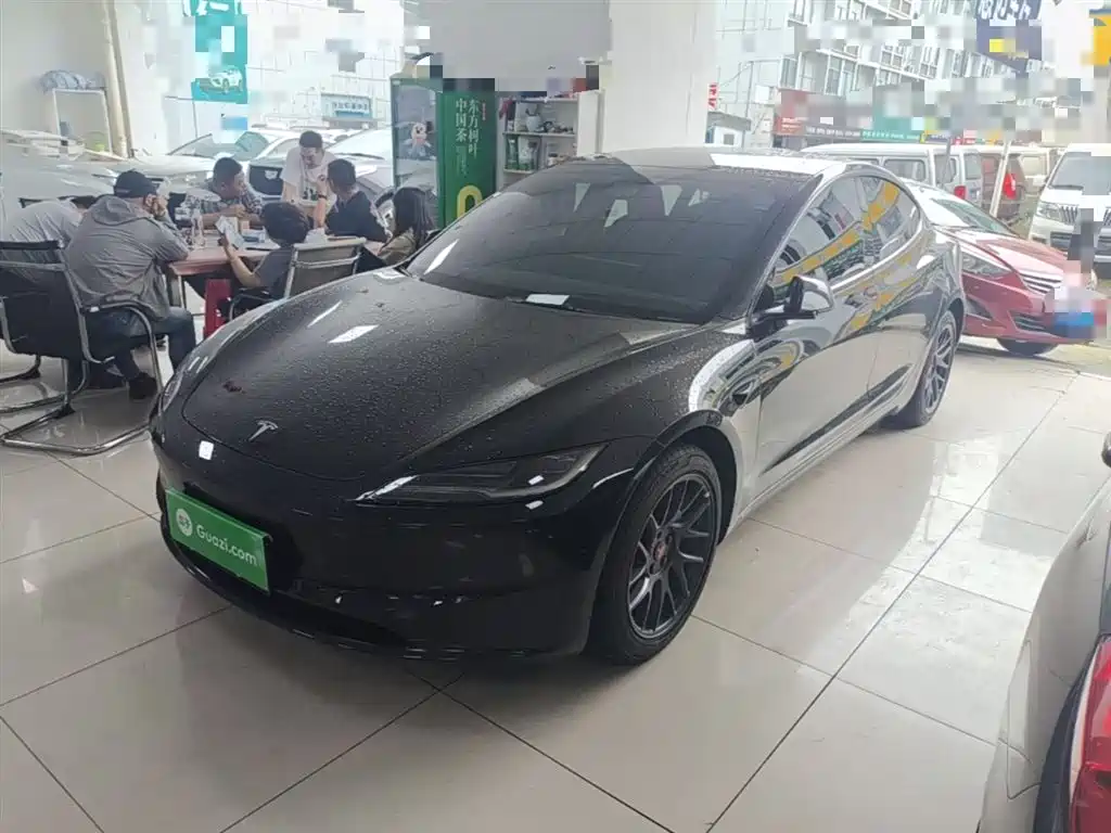 Tesla Model 3 2025