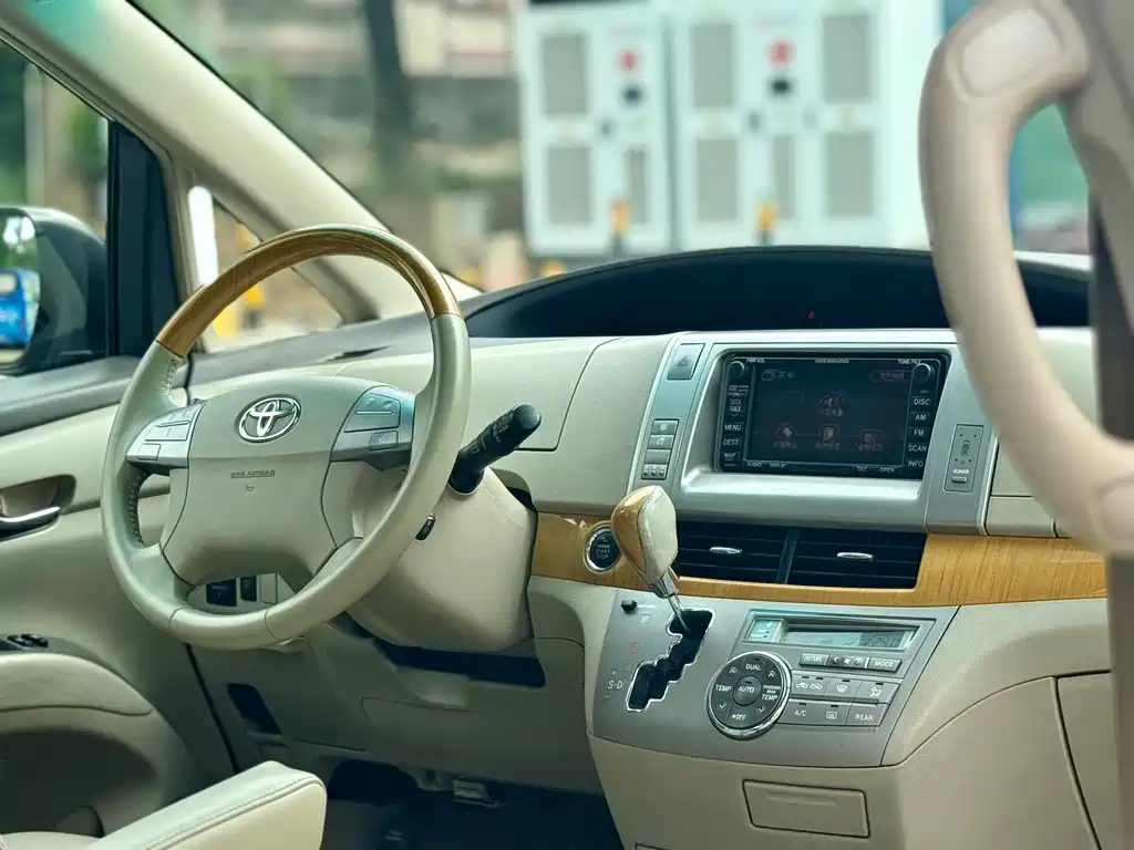 Toyota Previa — миниатюра 17