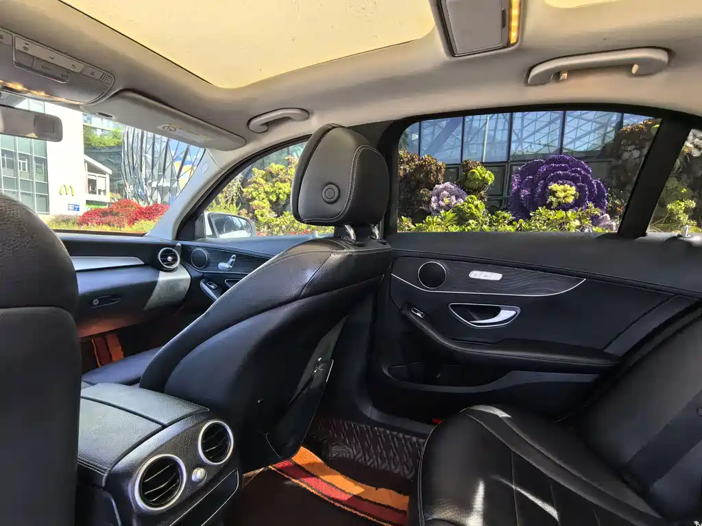 Mercedes-Benz C-Class — миниатюра 10