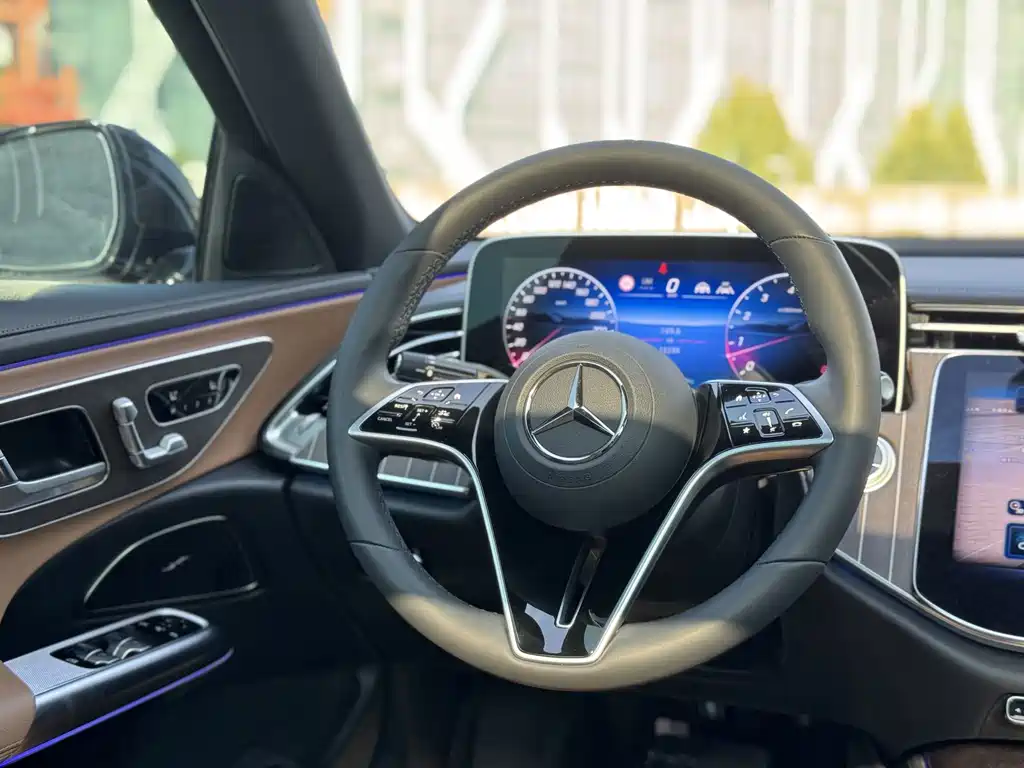 Mercedes-Benz E-Class — миниатюра 13