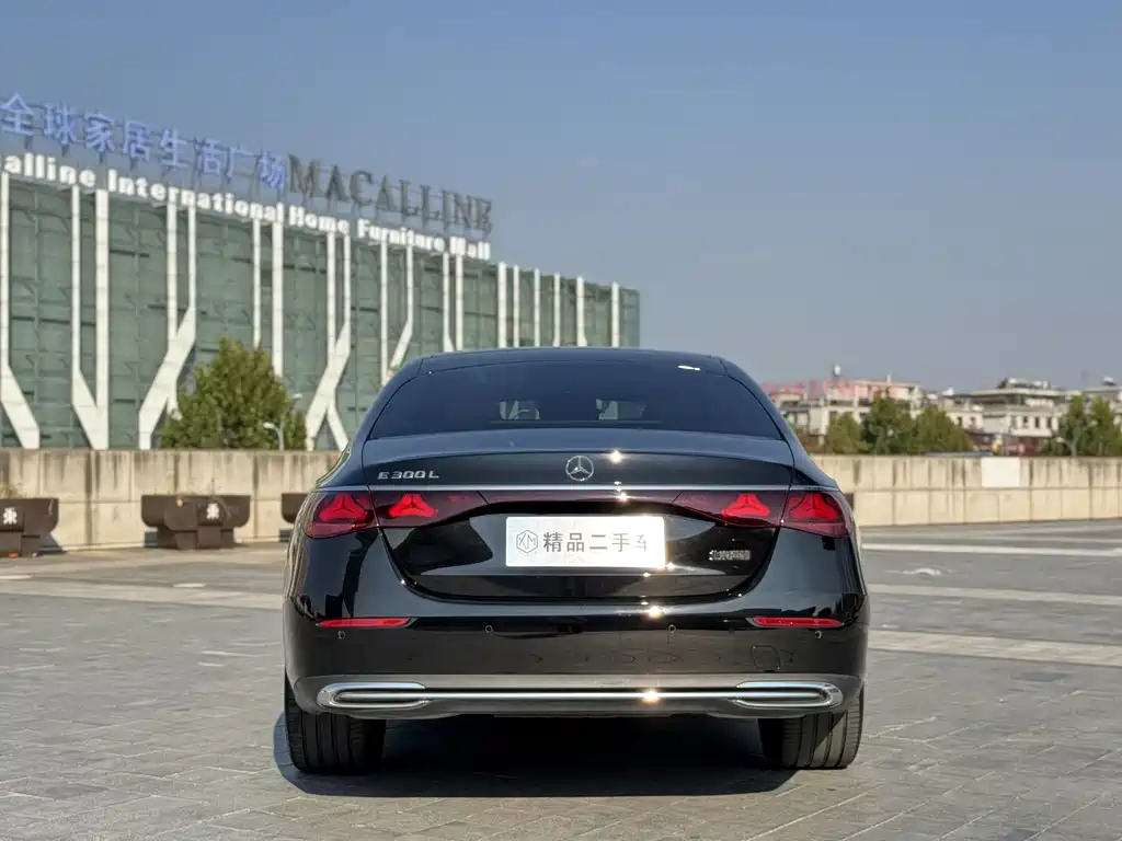 Mercedes-Benz E-Class — миниатюра 8