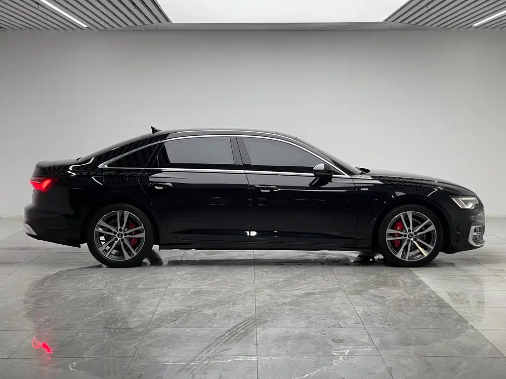 Audi A6L 2023 40 TFSI Luxury