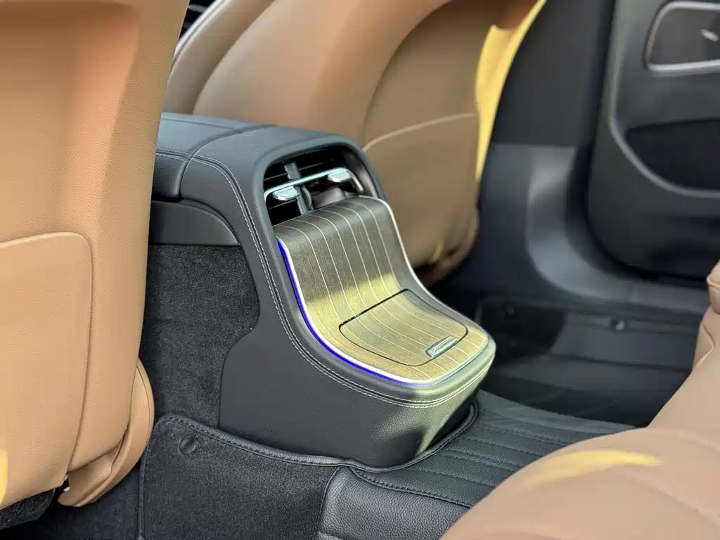 Mercedes-Benz E-Class — миниатюра 15