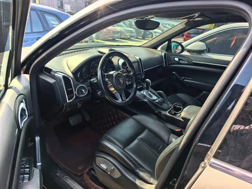 Porsche Cayenne — миниатюра 8