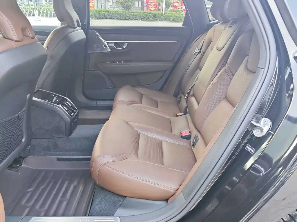 Volvo S90 — миниатюра 7