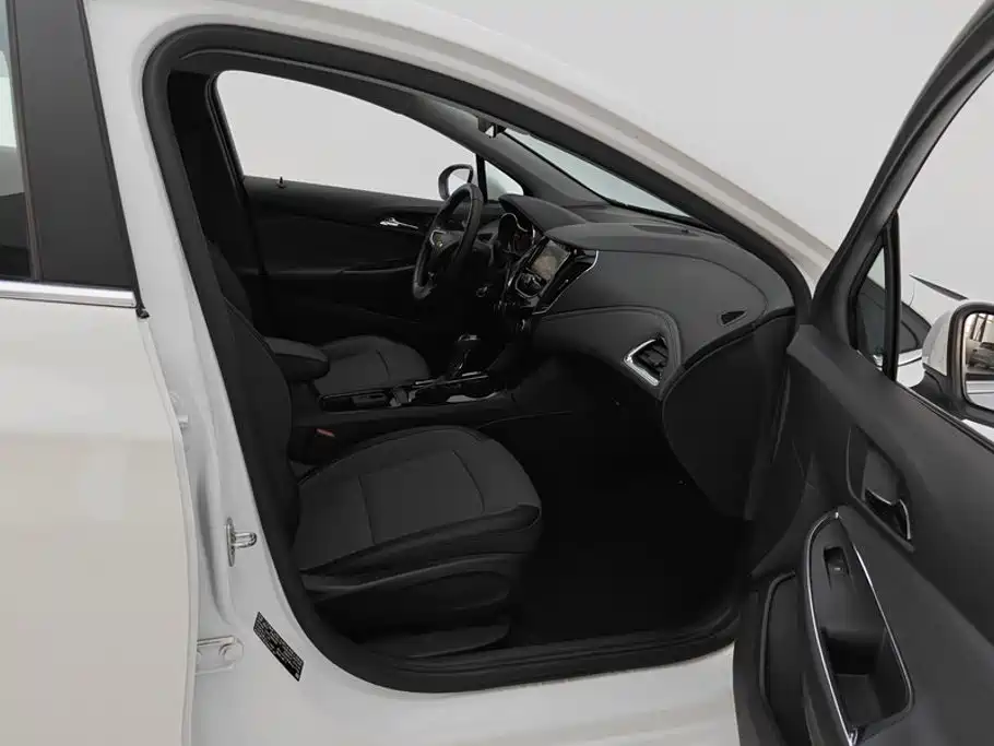 Chevrolet Cruze — миниатюра 8