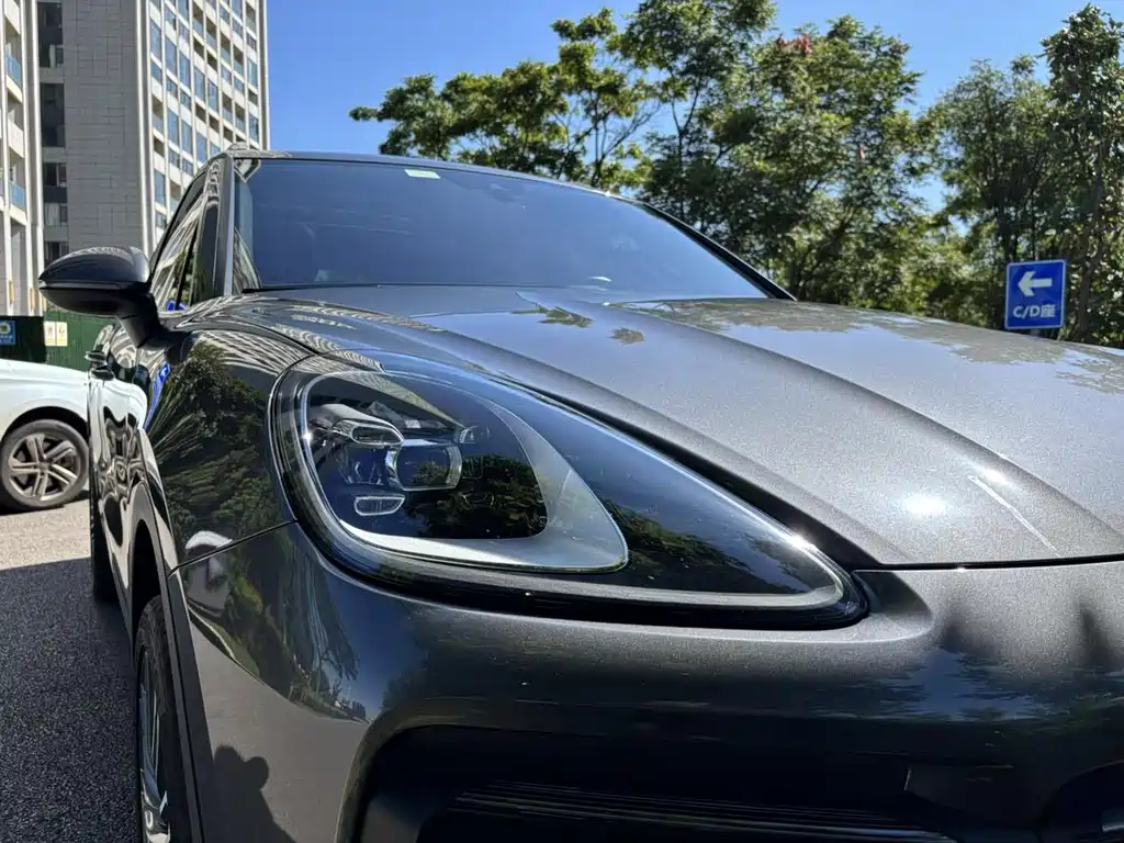 Porsche Cayenne — миниатюра 26