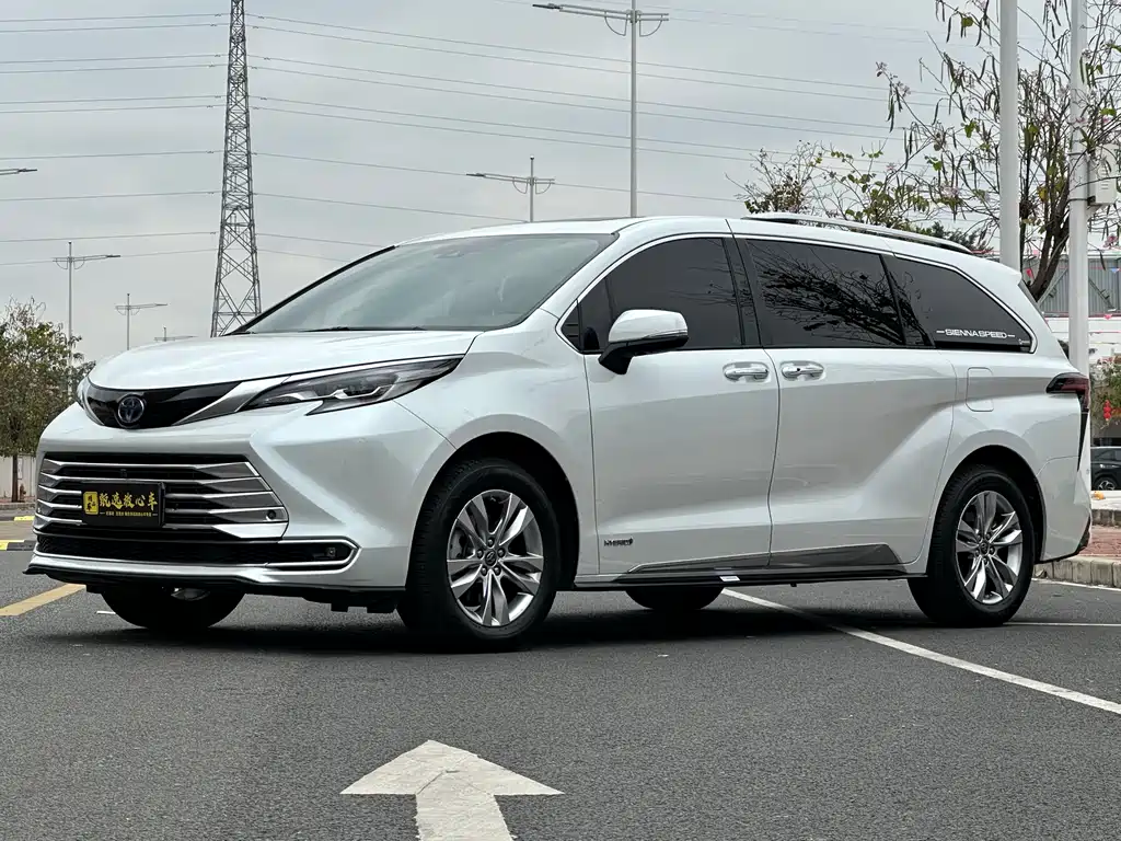 TOYOTA SIENNA