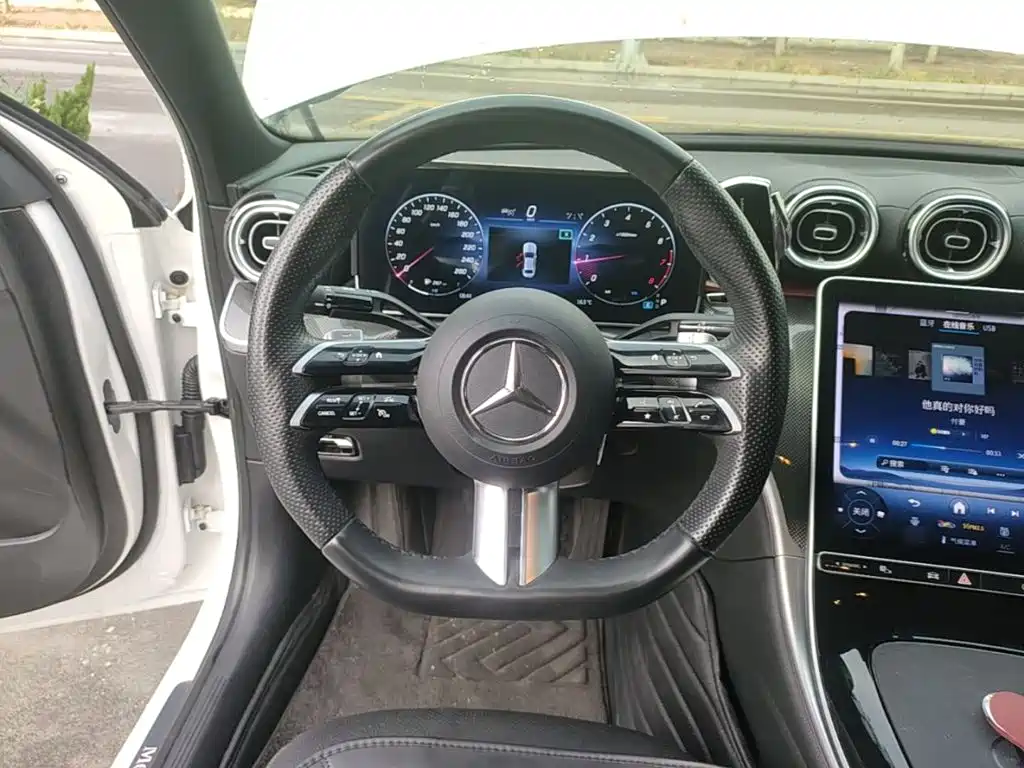 Mercedes-Benz C-Class — миниатюра 11