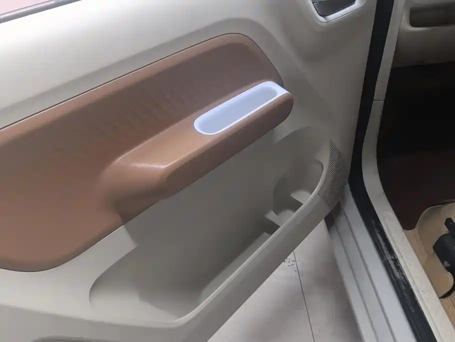 Wuling MINIEV — миниатюра 7