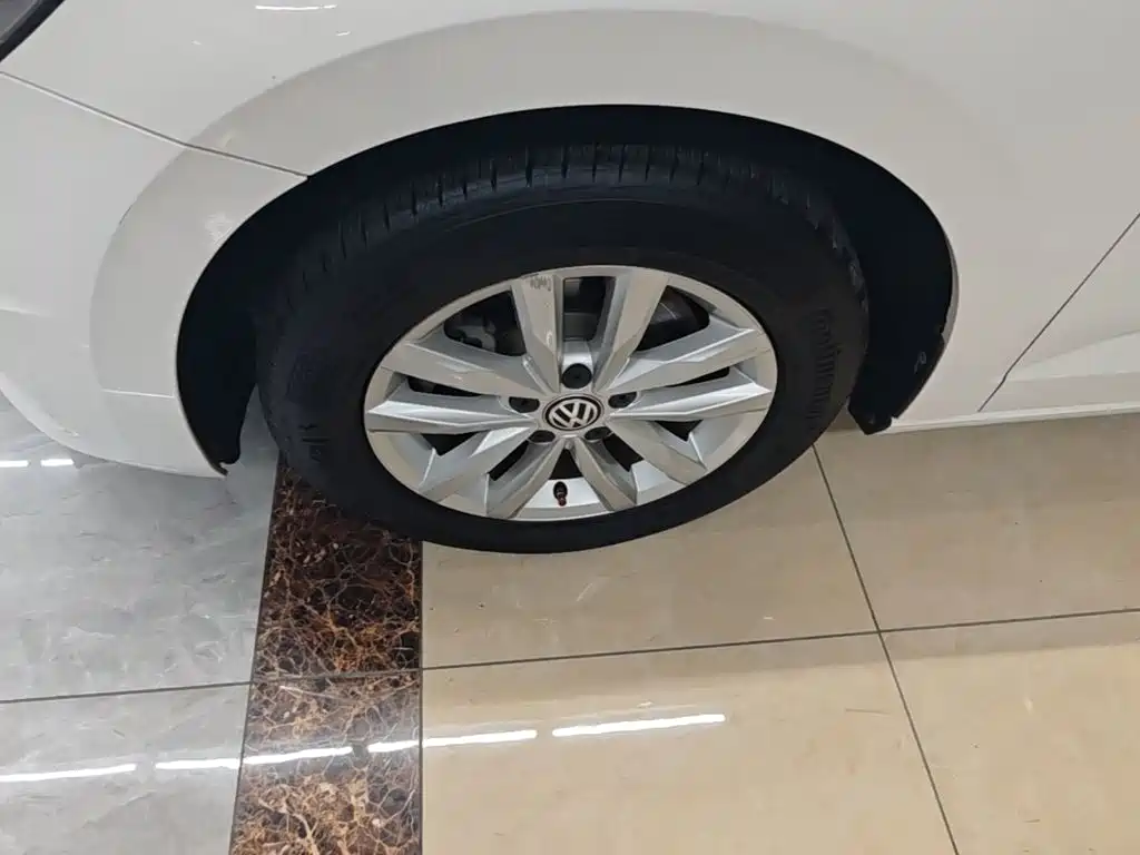 Volkswagen Touran — миниатюра 23
